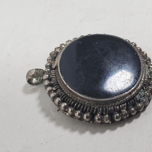 Vintage Black Onyx Pendant 1.25 Inch Round Unsigned Handcrafted - Picture 2 of 4